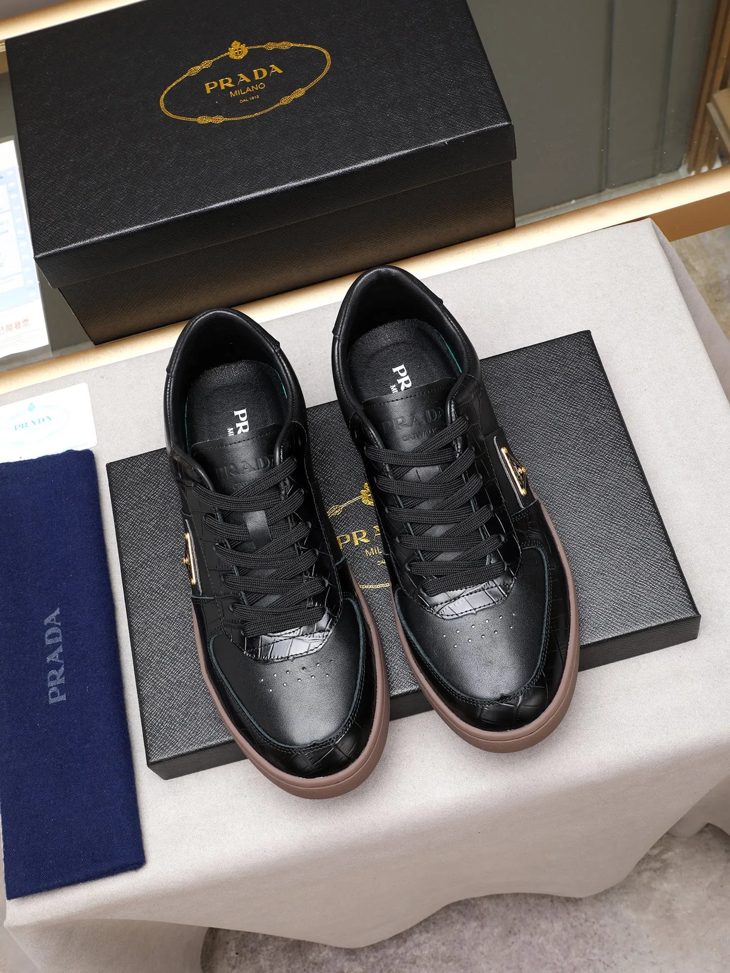 Men's shoes💰420💰 Brand: PRADA (Prada) Standard code: Men's code 38–44 (45 can be customized) Material: Original cowhide, breathable sheep lining Special outsole Style category: Men's fashionable casual sneakers Low-key luxury! Color: actual picture color
